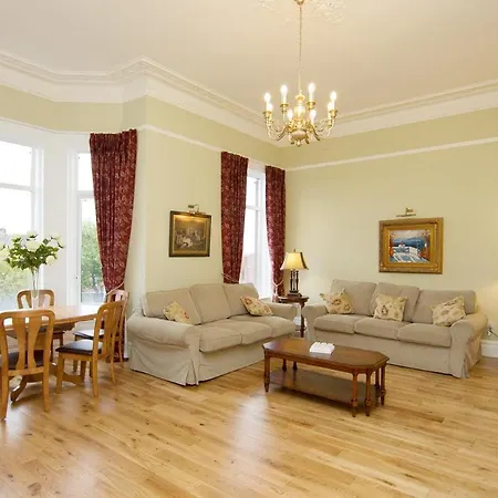 格伦考特公寓 *